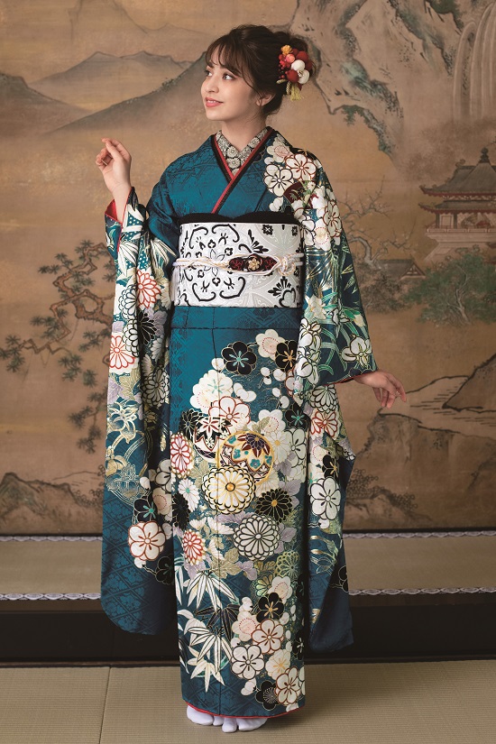 濃い紺地に白黒の花柄が美しい振袖 振袖コレクション 成人式の振袖レンタル 花てまり 京都 滋賀 神戸 濃い紺地に白黒の花柄が美しい振袖 振袖コレクション 成人式の振袖レンタル 花てまり 京都 滋賀 神戸