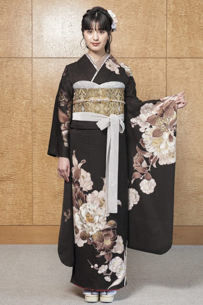 濃い茶色一式で染め上げたシンプルな振袖
