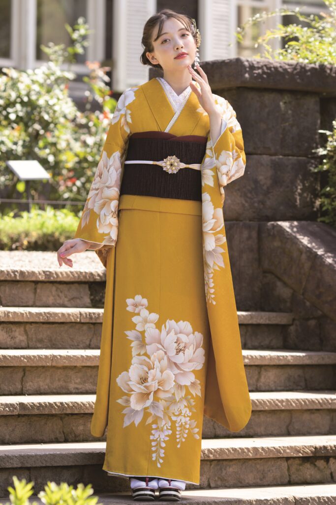 ビタミンカラーの芥子色の振袖