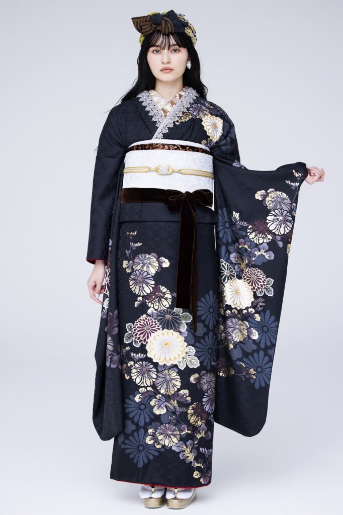 菊の花柄がカッコいい黒地振袖