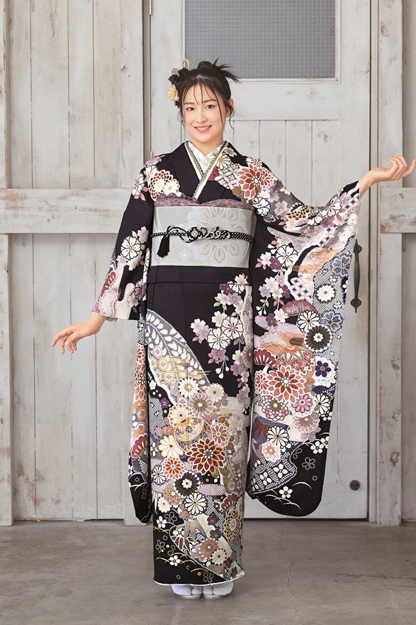 格式ある美しさと華やかさのある紺地振袖 | 振袖コレクション