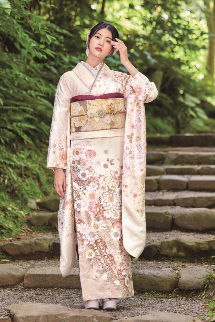 藤の柄が上品で美しい白地振袖