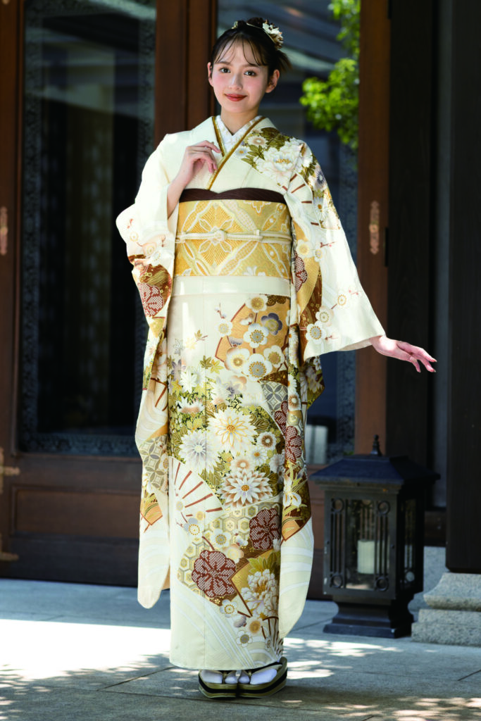 白の金彩の豪華な振袖