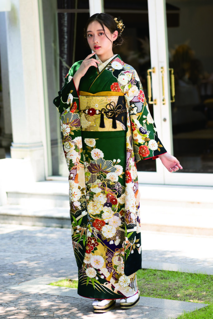 緑色の古典柄の振袖