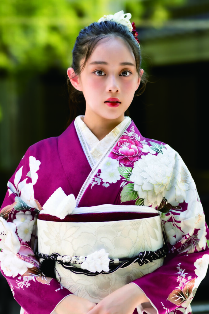 赤の上品なカワイイ振袖