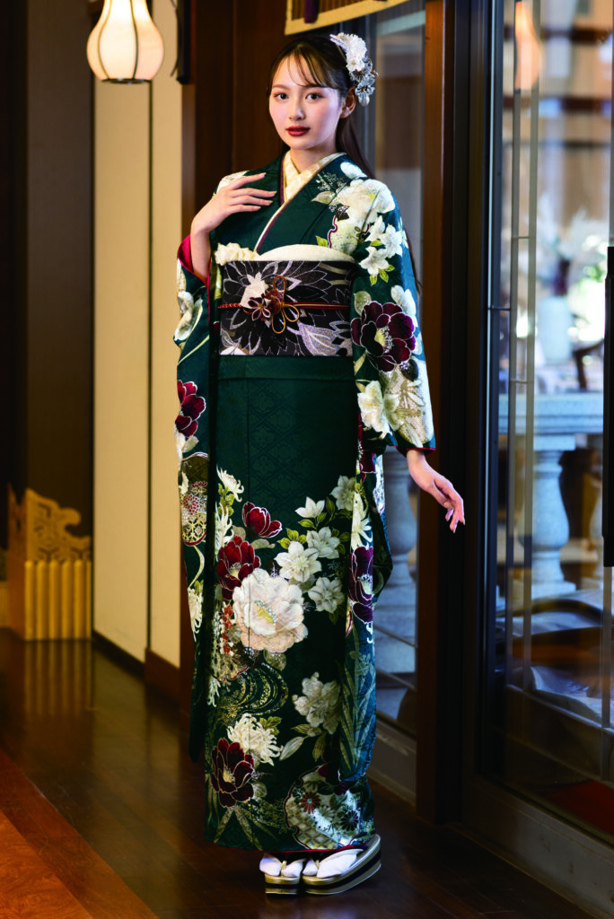 深緑の大人な雰囲気のモダン振袖
