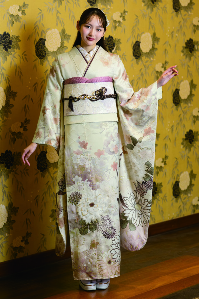 優しい印象を与えるの上品な白の振袖