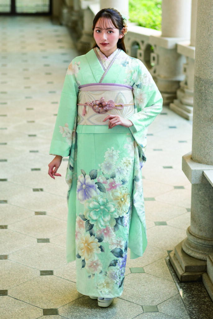 水色の洋風柄のカワイイ振袖