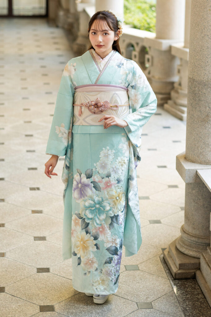 水色の洋風柄のカワイイ振袖