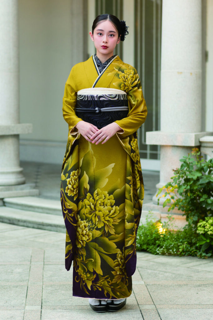 黄色のシンプル柄のカッコイイ振袖