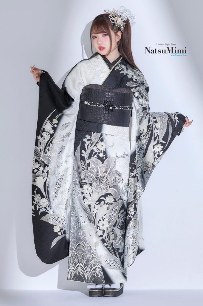 黒と白のシルバーのNastuMimi（MINAMI）振袖