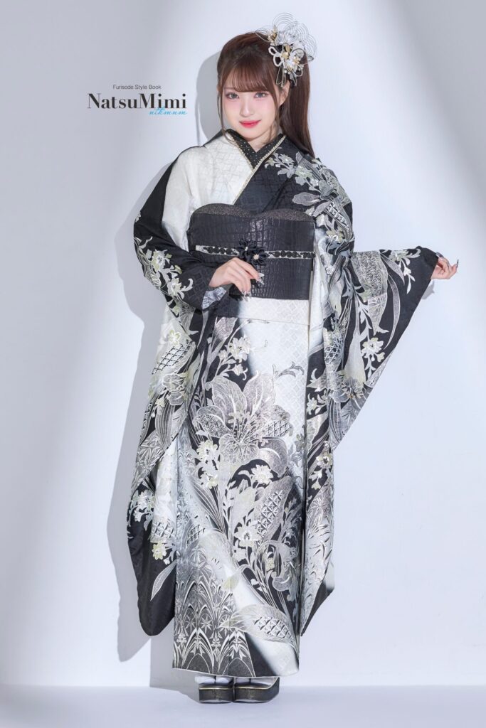 黒と白のシルバーのNastuMimi（MINAMI）振袖