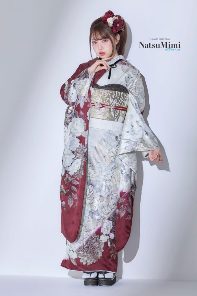 赤＆白シルバーのNatuMimi（MINAMI）振袖