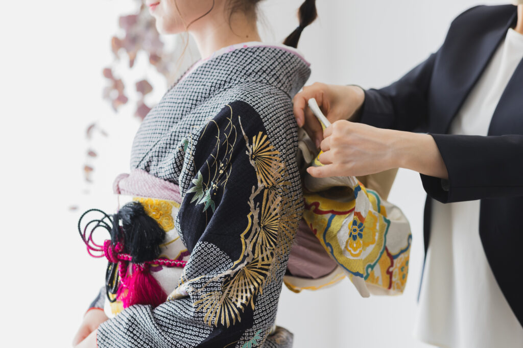振袖の試着は必要？当日の流れ・時間・注意点・服装まで徹底ガイド！試着必須のおすすめカラーも
