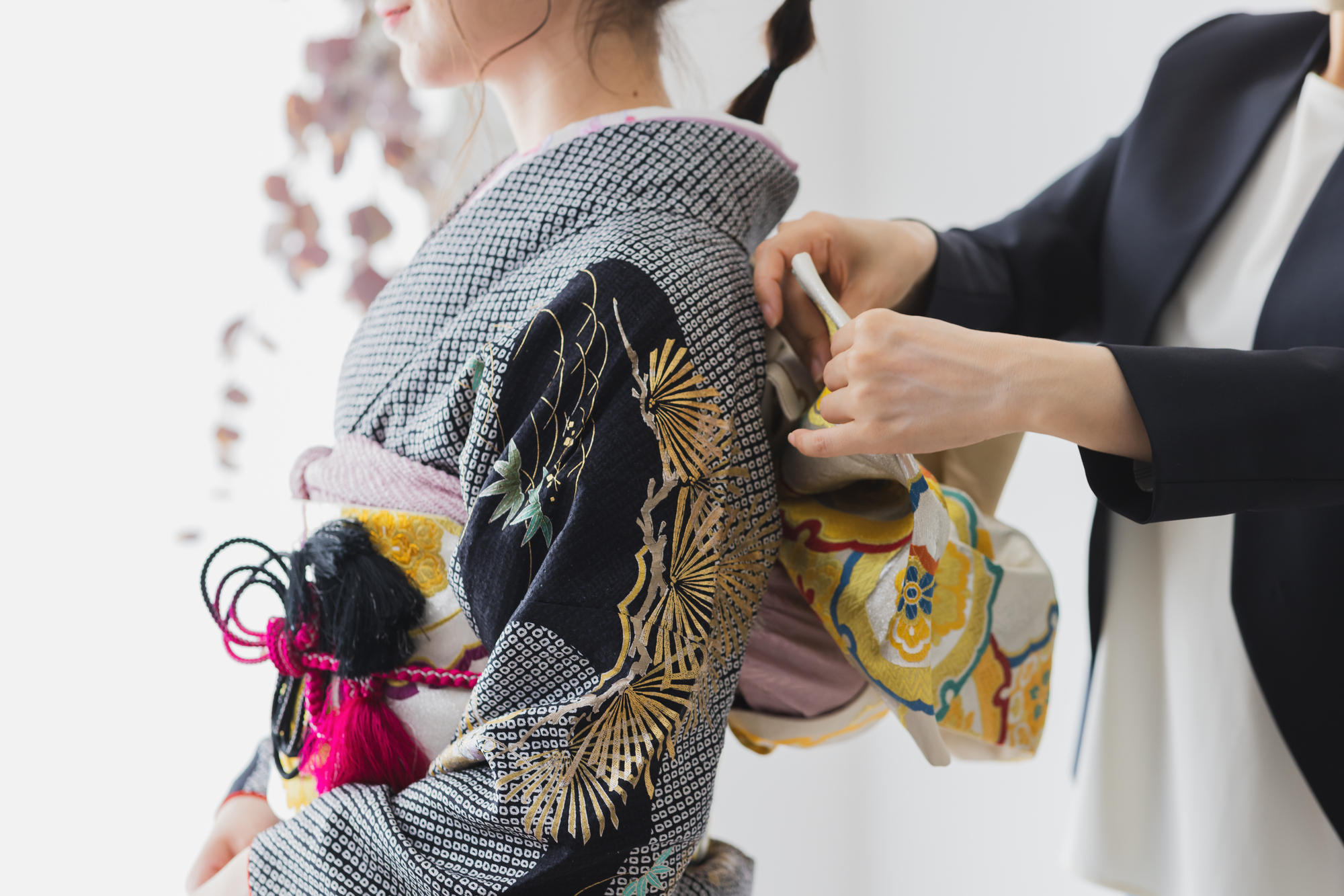 振袖の試着は必要？当日の流れ・時間・注意点・服装まで徹底ガイド！試着必須のおすすめカラーも