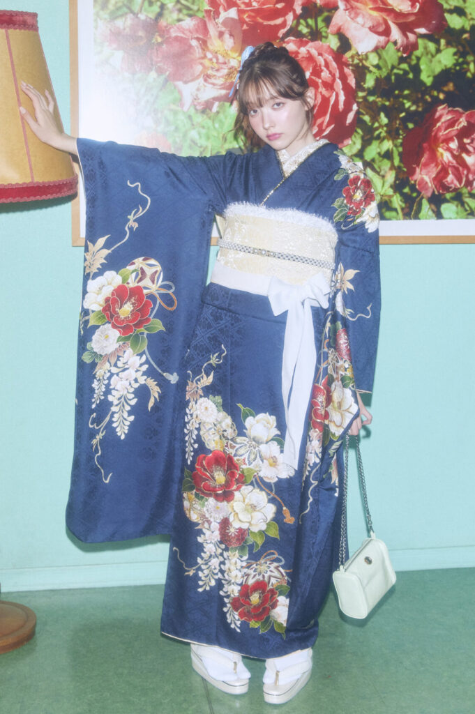 すっきりとしたオシャレな紺色の振袖