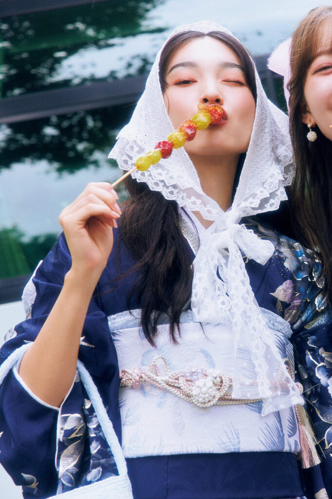 金彩牡丹が華やかな紺色の振袖