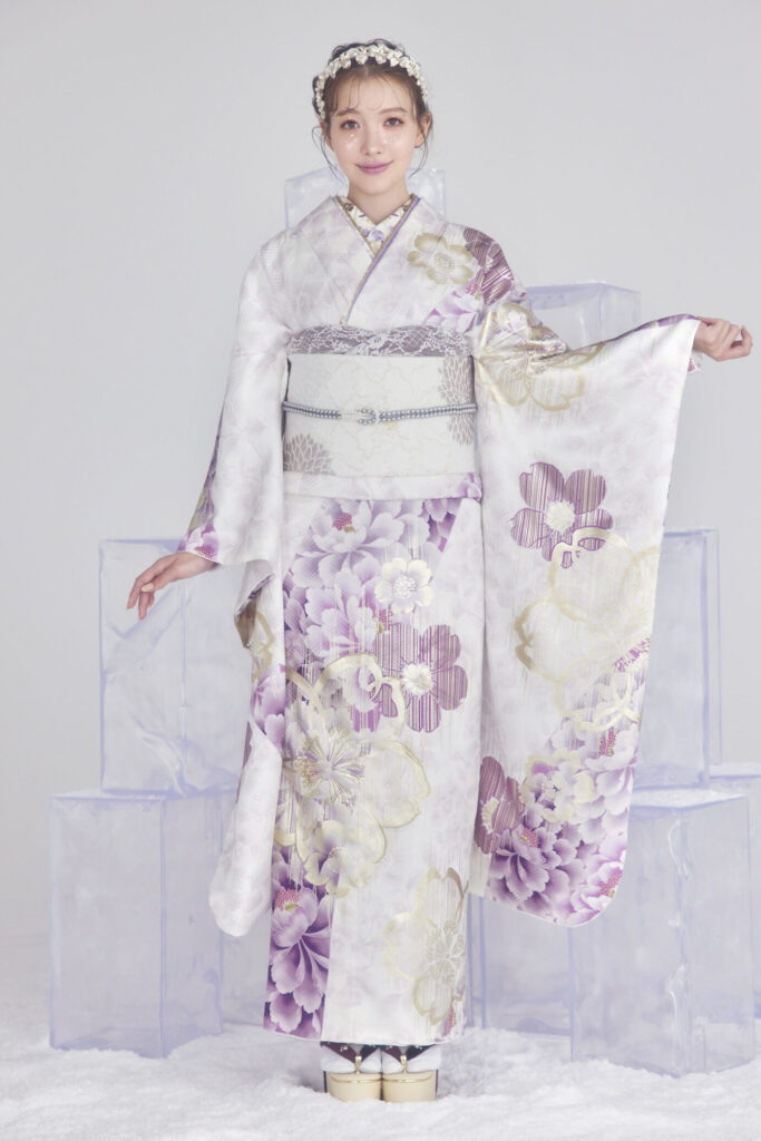 澄んだ透明感のある白の振袖