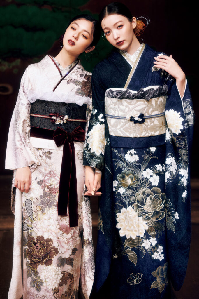 牡丹と菊柄の雅な白地の振袖