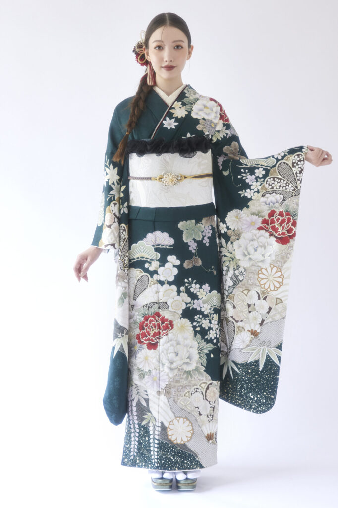 牡丹柄の華やかな緑色の振袖