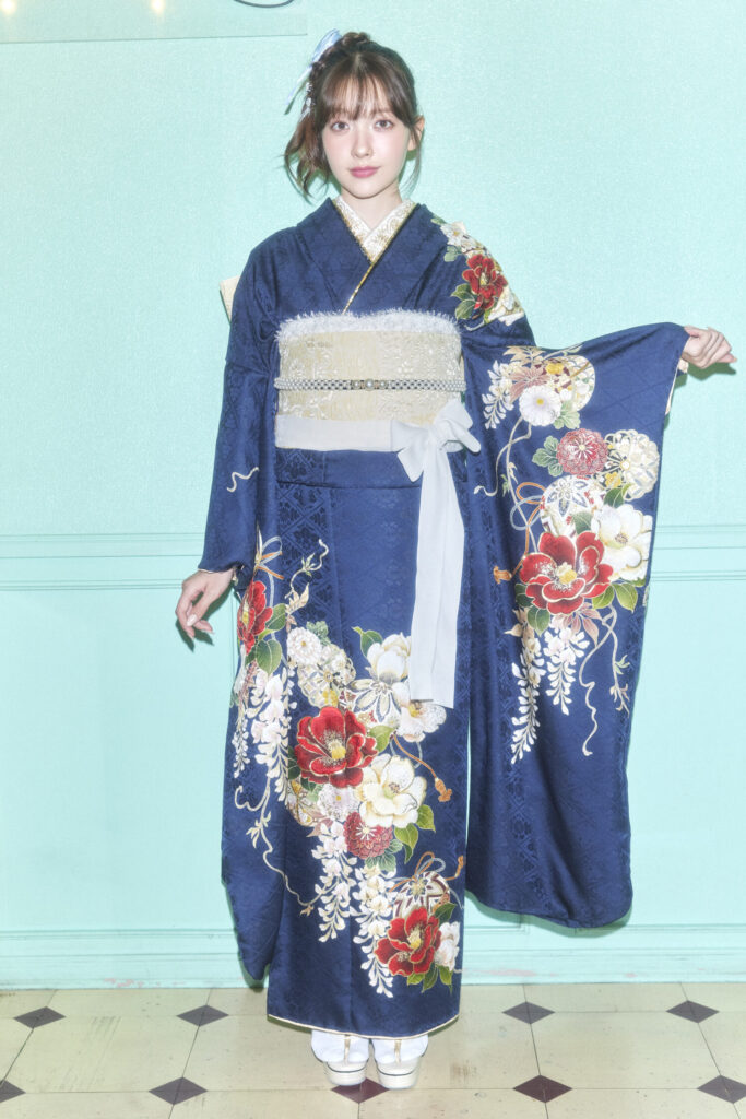 すっきりとしたオシャレな紺色の振袖