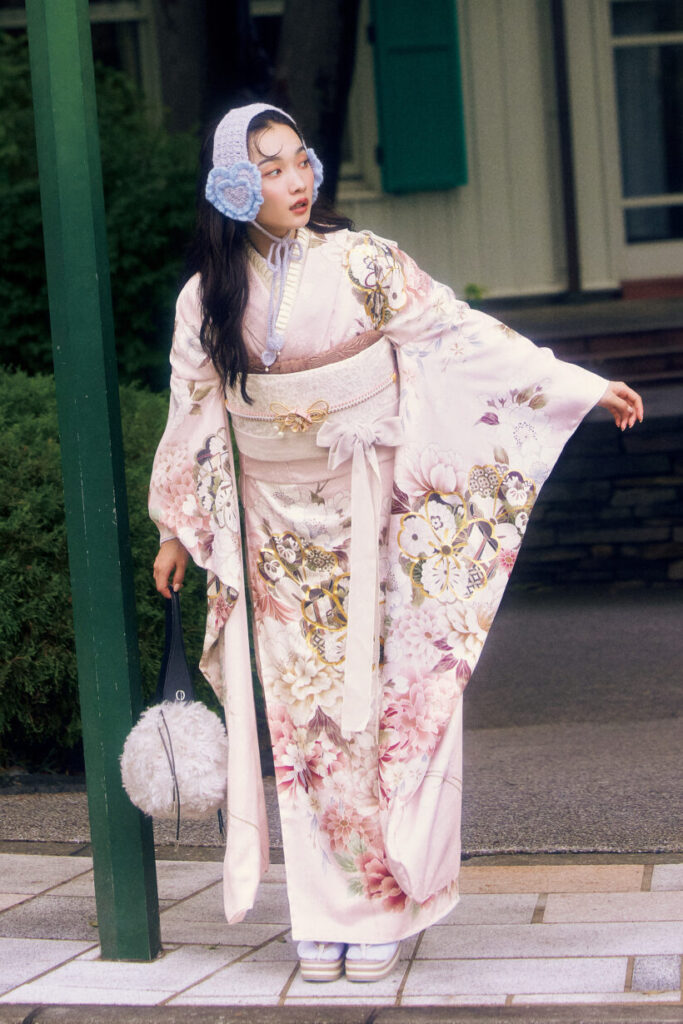 淡く甘いピンクの振袖