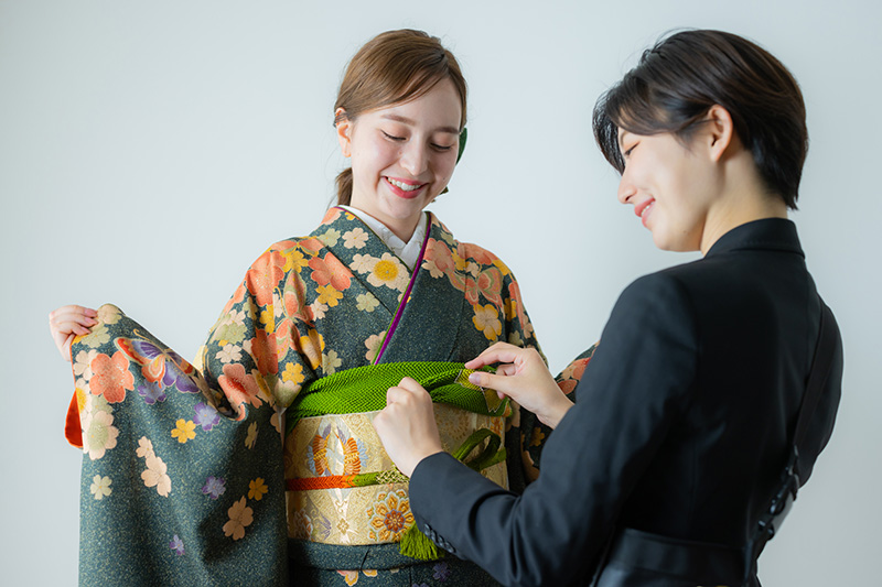 振袖の着崩れはどう直す？成人式で役立つ予防法と簡単な直し方をプロが伝授！体験談も紹介