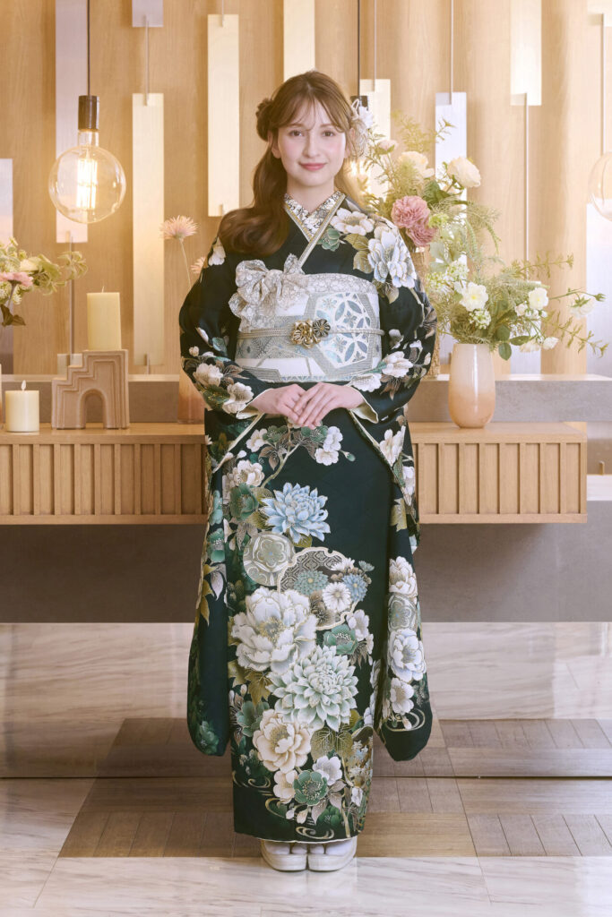 パステルカラーの花柄が映える緑色の振袖