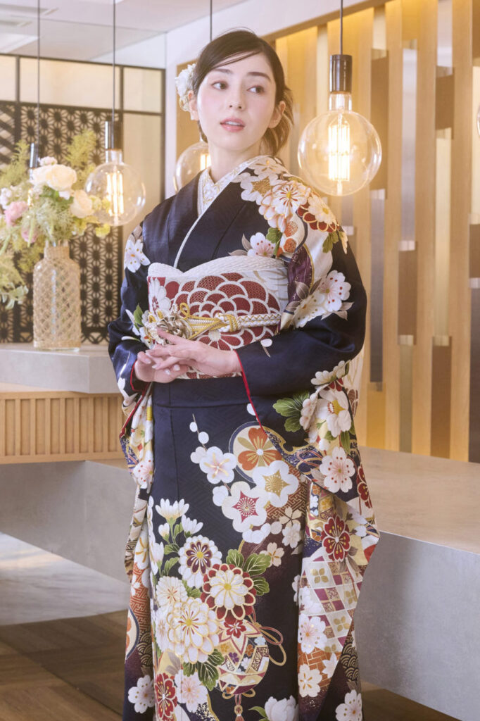 色鮮やかな菊と手毬の古典柄振袖