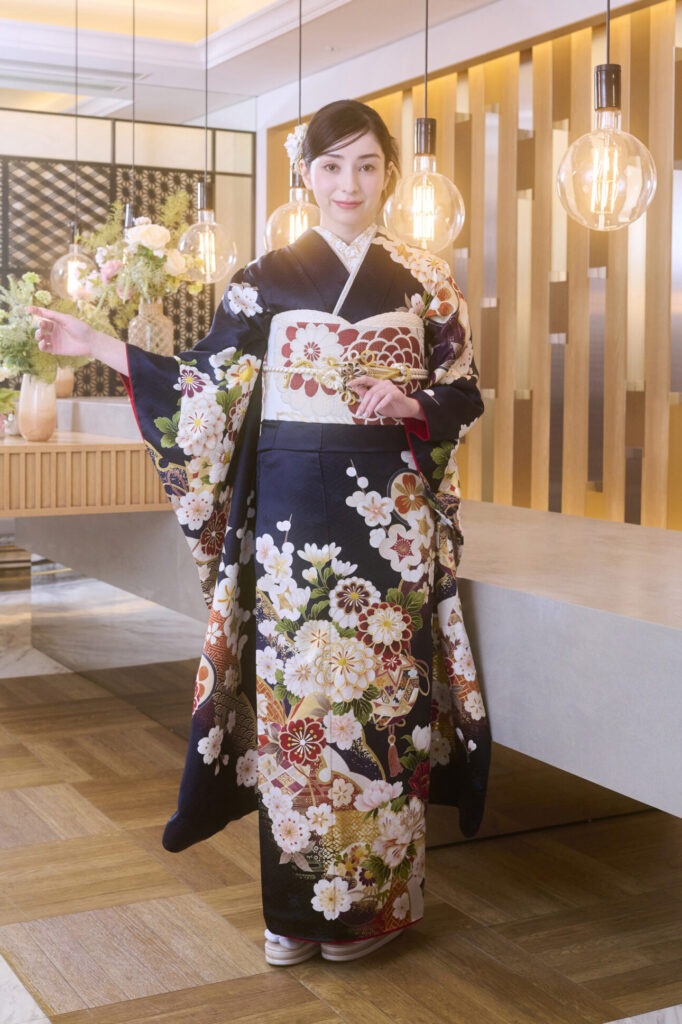 色鮮やかな菊と手毬の古典柄振袖