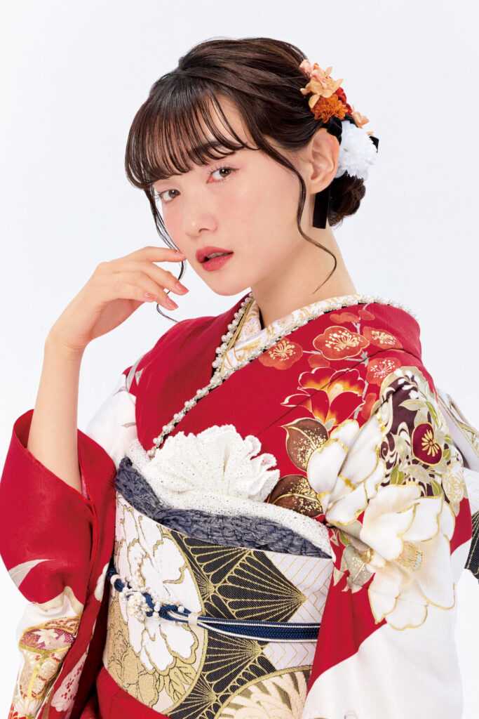 古典柄が上品な赤色の振袖