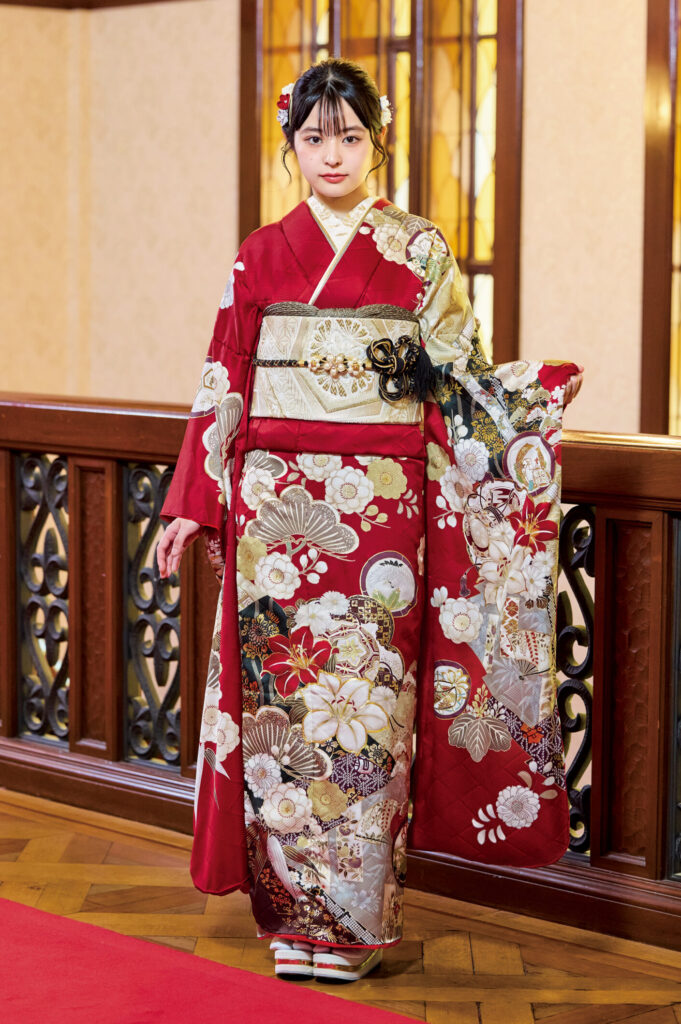 お花柄が華やかな赤色の振袖