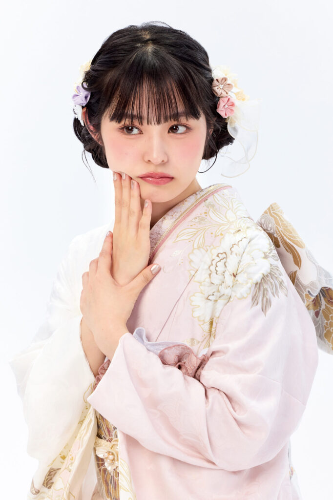 淡いピンクに牡丹柄がかわいい振袖