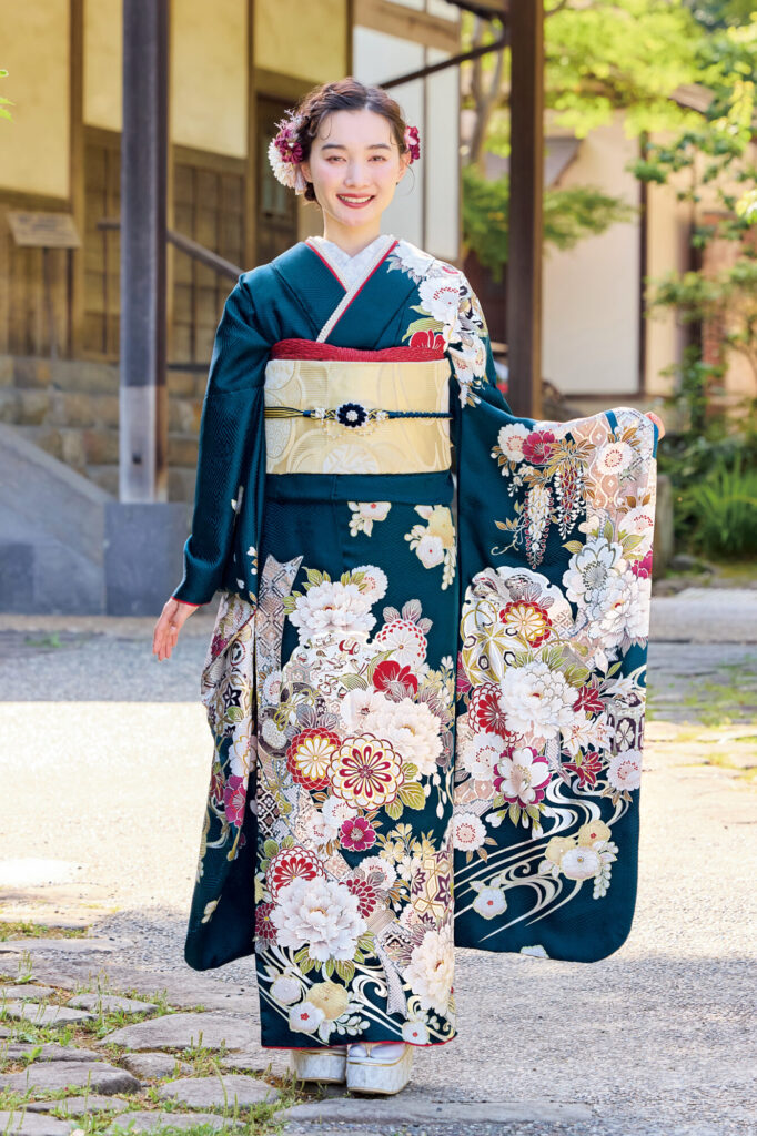 古典柄が上品な緑色の振袖