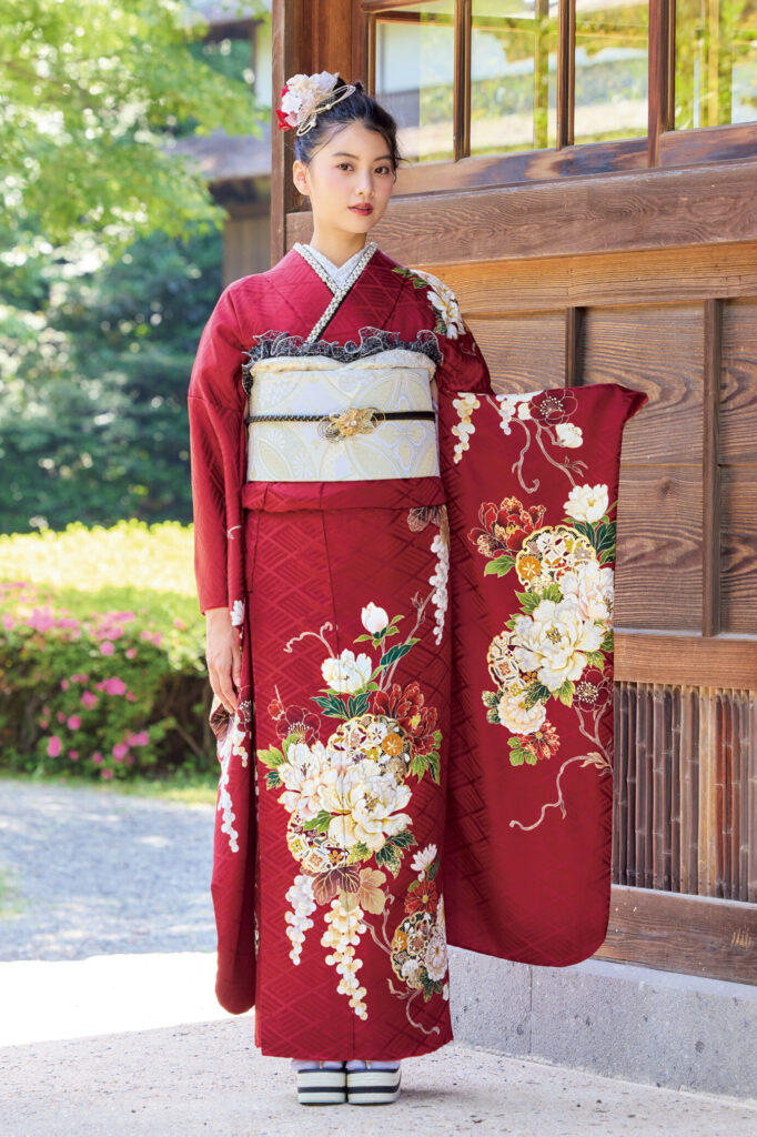 赤色に白牡丹が華やかな古典柄振袖