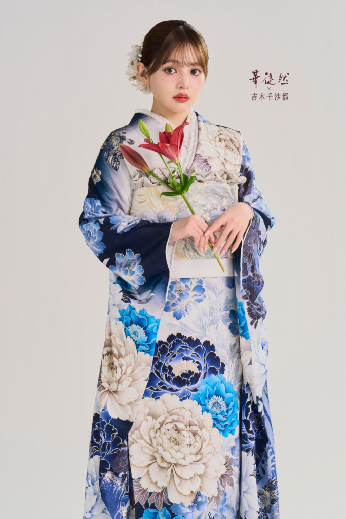 吉木千沙都の大胆な柄の青×紺×白振袖