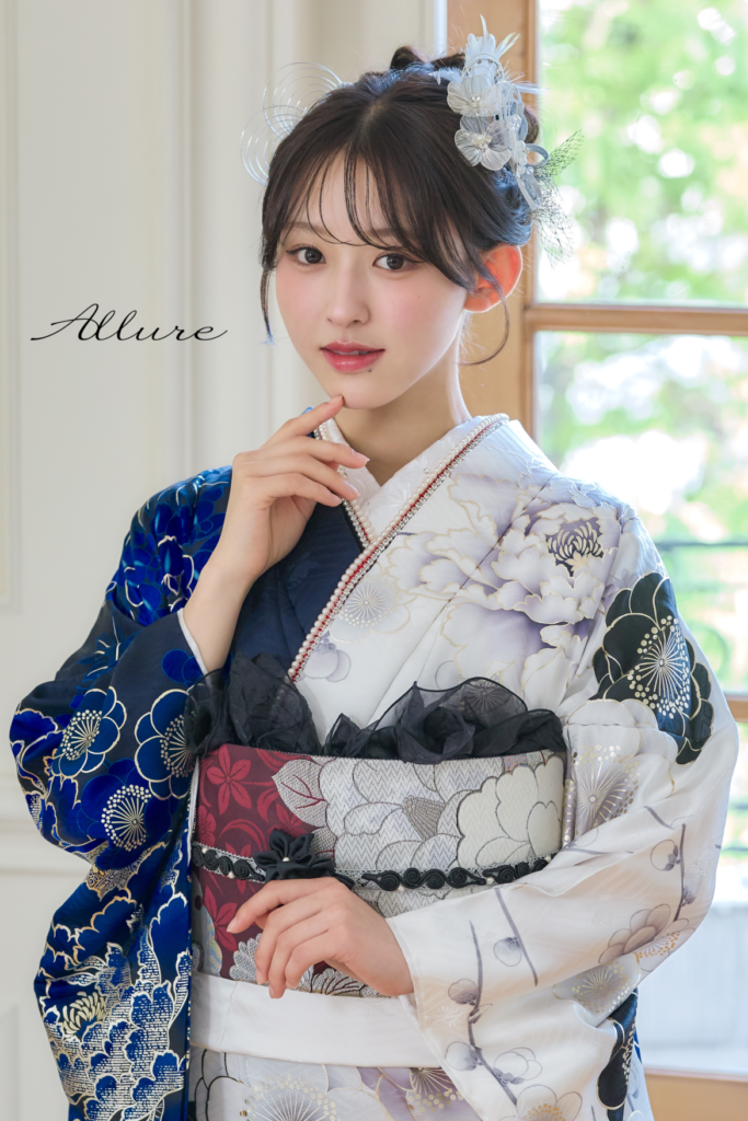 多田梨音の青と白バイカラー振袖