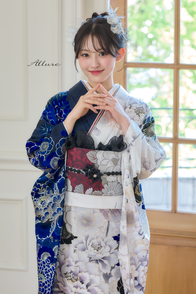 多田梨音の青と白バイカラー振袖